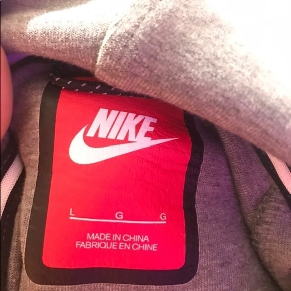 Women’s Large Nike Tech Caped Zipup - Picture 3 of 3